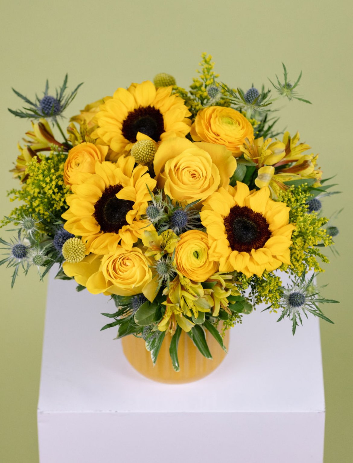 🎓 Seasonal Celebration Bouquet - Image 3